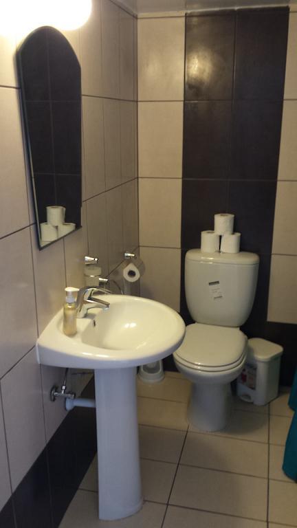 Francis Apartments Lárnaka Szoba fotó